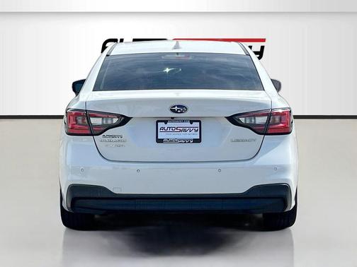 Crystal White Pearl 2020 Subaru Legacy Limited