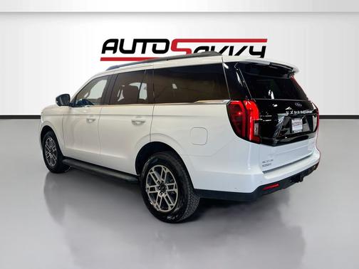 Oxford White 2025 Ford Expedition Active