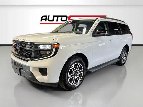 Oxford White 2025 Ford Expedition Active