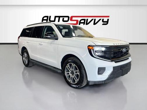 Oxford White 2025 Ford Expedition Active
