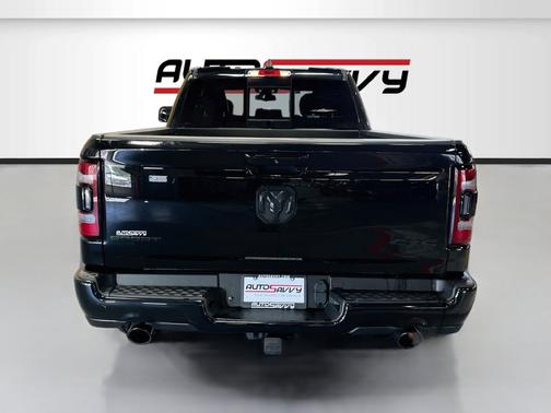 Diamond Black Crystal Pearlcoat 2019 RAM 1500 Rebel