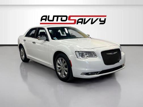 Bright White Clearcoat 2019 Chrysler 300 Limited