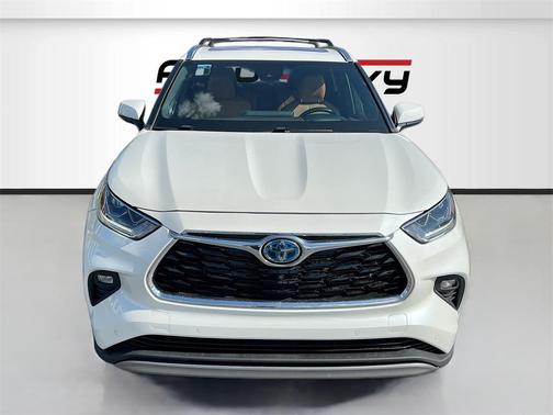 2021 Toyota Highlander Hybrid Platinum