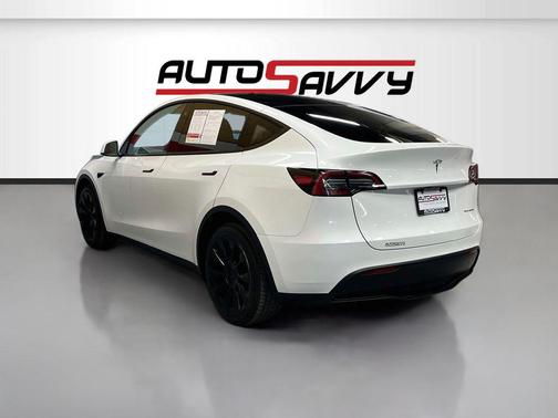 Pearl White Multi-Coat 2023 Tesla Model Y Long Range Dual Motor All-Wheel Drive
