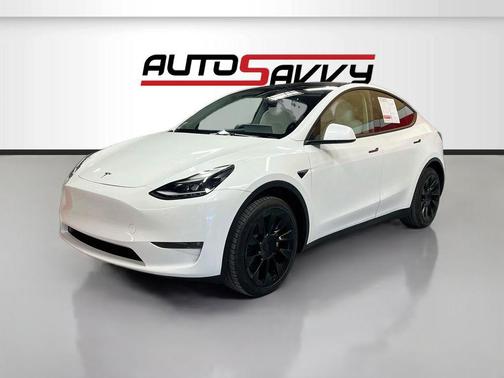 Pearl White Multi-Coat 2023 Tesla Model Y Long Range Dual Motor All-Wheel Drive