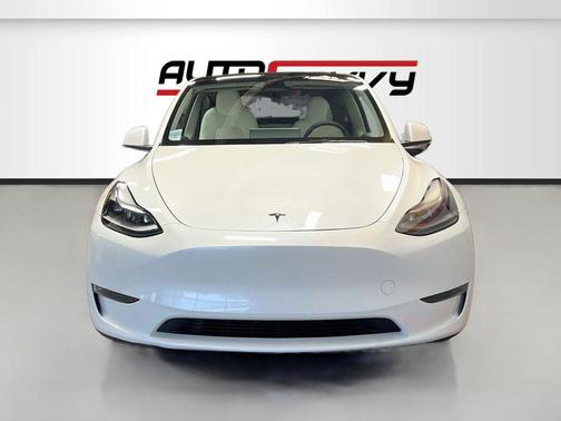 Pearl White Multi-Coat 2023 Tesla Model Y Long Range Dual Motor All-Wheel Drive
