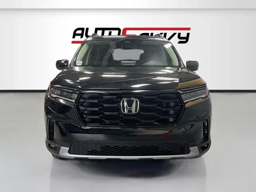 Crystal Black Pearl 2024 Honda Pilot Touring
