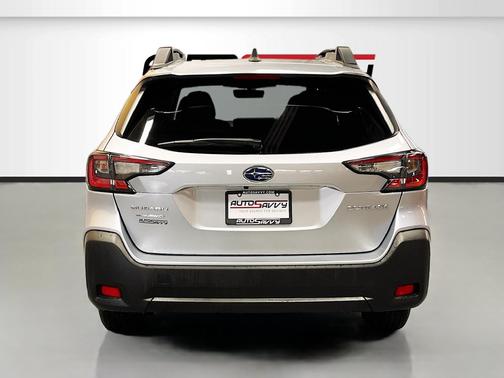 Ice Silver Metallic 2025 Subaru Outback AWD