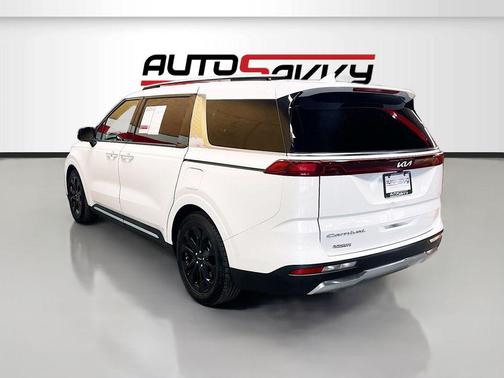 Snow White Pearl 2022 Kia Carnival SX Prestige