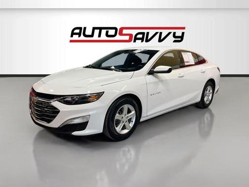 Summit White 2023 Chevrolet Malibu FWD 1LT