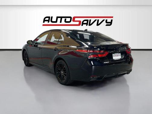 Midnight Black Metallic 2020 Toyota Camry SE