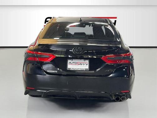 Midnight Black Metallic 2020 Toyota Camry SE