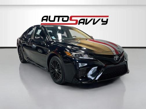 Midnight Black Metallic 2020 Toyota Camry SE