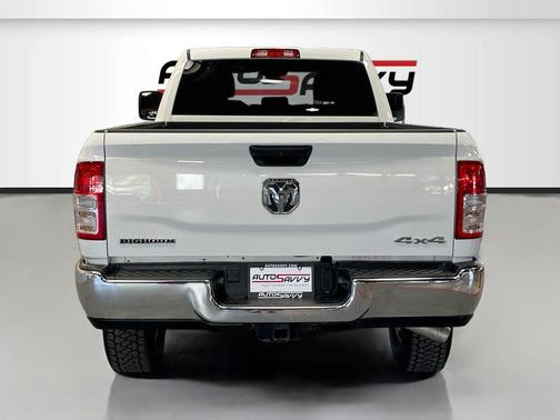 Bright White Clearcoat 2024 RAM 2500 Big Horn Crew Cab 4x4 8' Box
