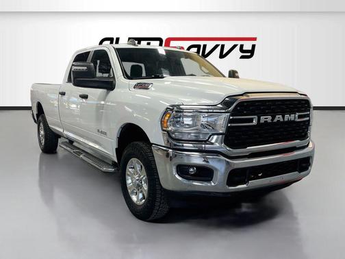 Bright White Clearcoat 2024 RAM 2500 Big Horn Crew Cab 4x4 8' Box