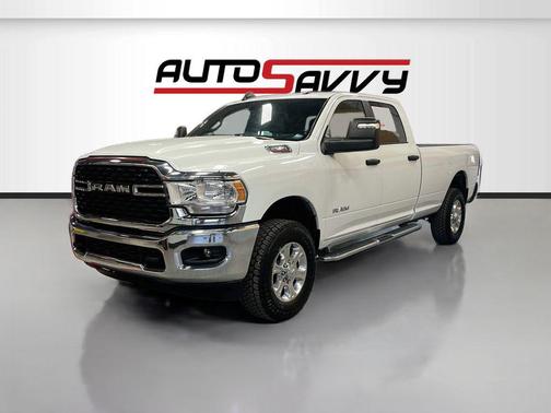 Bright White Clearcoat 2024 RAM 2500 Big Horn Crew Cab 4x4 8' Box