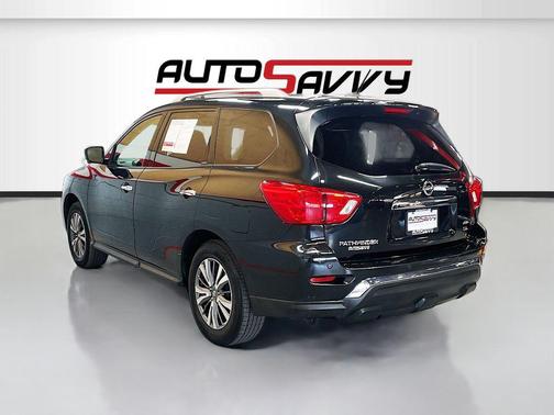 Magnetic Black 2018 Nissan Pathfinder SL