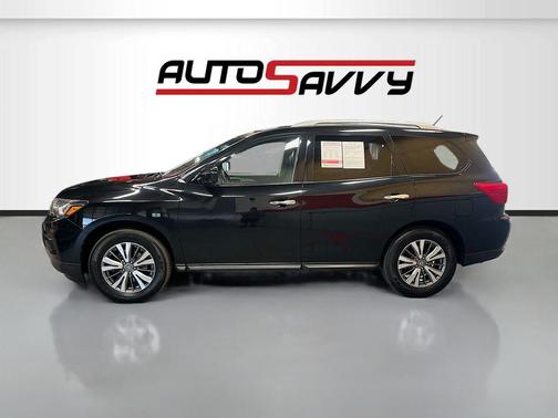 Magnetic Black 2018 Nissan Pathfinder SL