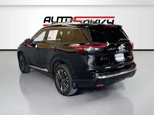 Super Black 2025 Nissan Rogue Platinum