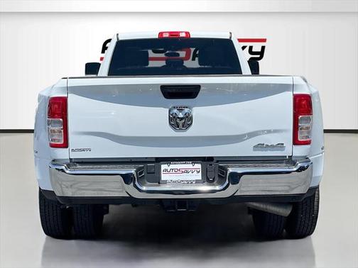 2024 RAM 3500 Tradesman Crew Cab 4x4 8' Box