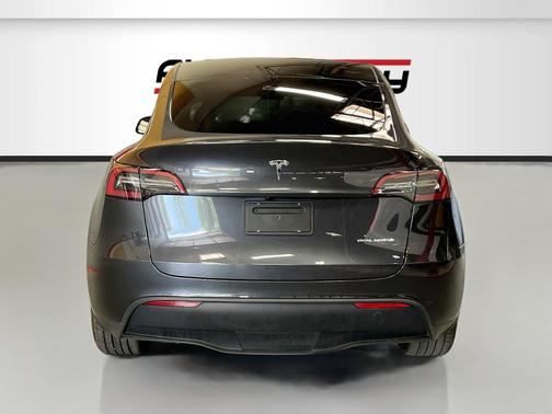 Black 2024 Tesla Model Y Long Range