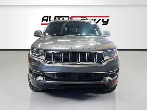 Baltic Gray Metallic Clearcoat 2022 Jeep Wagoneer Series III 4x4