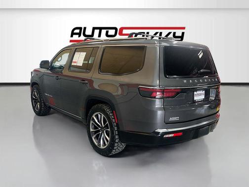 Baltic Gray Metallic Clearcoat 2022 Jeep Wagoneer Series III 4x4