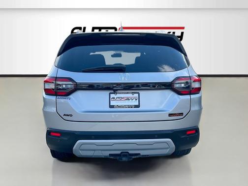Silver 2025 Honda Pilot TrailSport