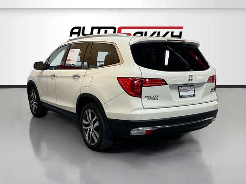 White Diamond Pearl 2017 Honda Pilot Touring