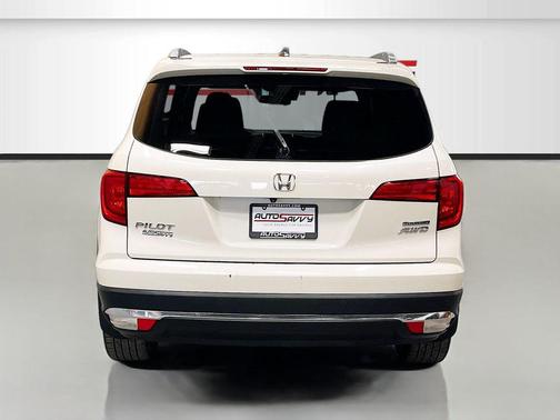 White Diamond Pearl 2017 Honda Pilot Touring