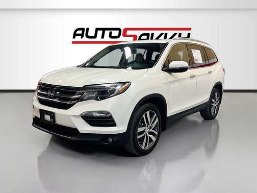 White Diamond Pearl 2017 Honda Pilot Touring