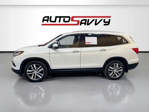 White Diamond Pearl 2017 Honda Pilot Touring