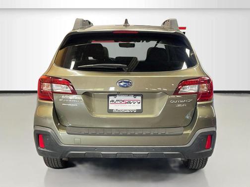 Wilderness Green Metallic 2019 Subaru Outback 3.6R Limited
