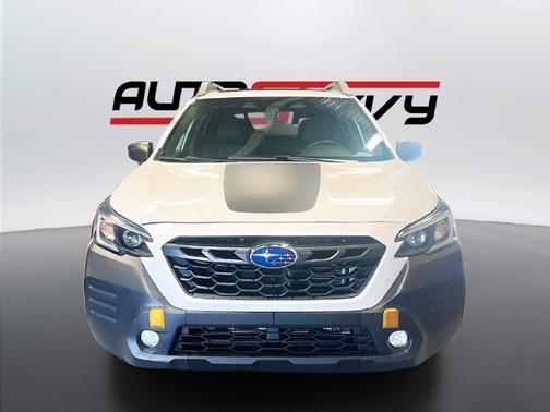 Crystal White Pearl 2023 Subaru Outback Base