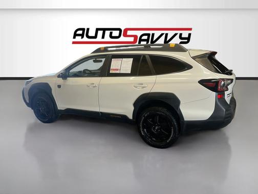 Crystal White Pearl 2023 Subaru Outback Base