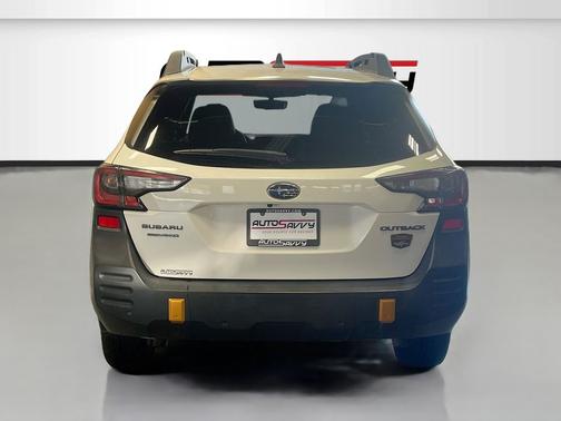 Crystal White Pearl 2023 Subaru Outback Base