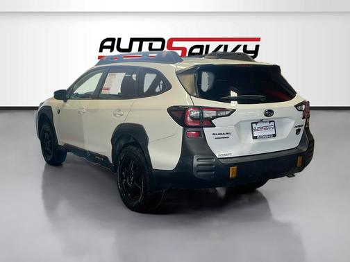 Crystal White Pearl 2023 Subaru Outback Base