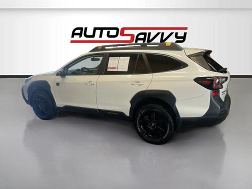 Crystal White Pearl 2023 Subaru Outback Base