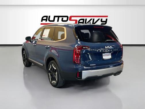 Midnight Lake Blue 2023 Kia Telluride S