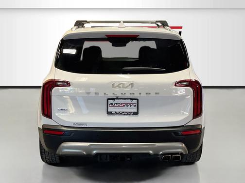 Glacial White Pearl 2022 Kia Telluride SX