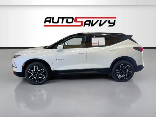 Iridescent Pearl Tricoat 2023 Chevrolet Blazer RS