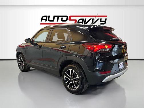 Mosaic Black Metallic 2024 Chevrolet Trailblazer LT