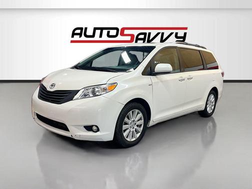 Blizzard Pearl 2017 Toyota Sienna XLE