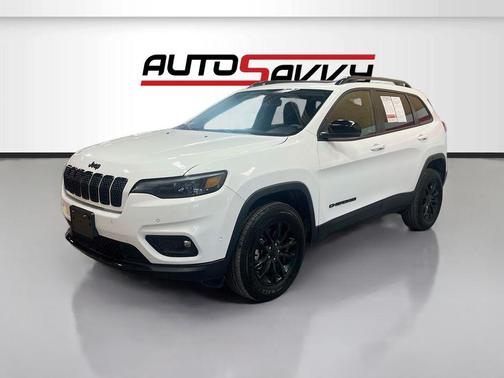 Bright White Clearcoat 2023 Jeep Cherokee Altitude