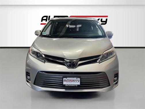 2019 Toyota Sienna Limited Premium