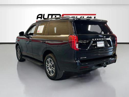Agate Black Metallic 2025 Ford Expedition Active