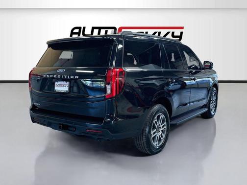 Agate Black Metallic 2025 Ford Expedition Active