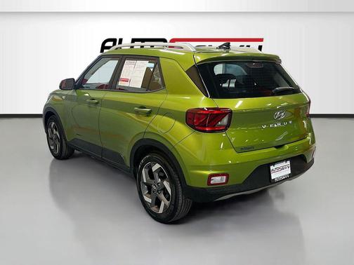 2022 Hyundai VENUE SEL