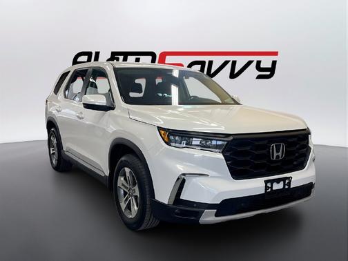 White 2025 Honda Pilot EX-L 2WD