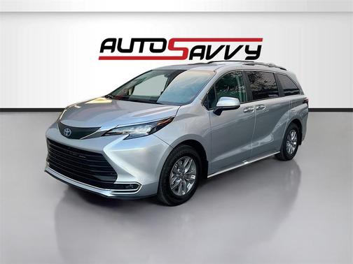 2024 Toyota Sienna XLE